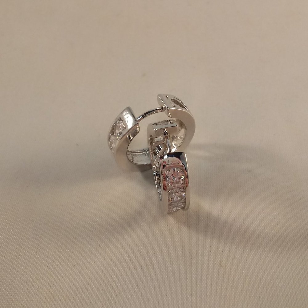 18K White Gold Filled Gorgeous Round Diamond Zircon Hoop Huggie Earrings 18mm - Picture 6 of 7
